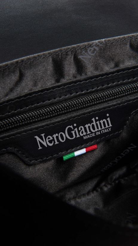 accessoire être NeroGiardini femmes art. i343501de pochette en daim et matière technique noir F2F08N311