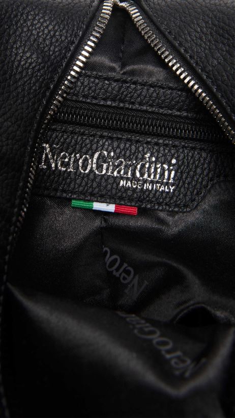 accessoire être NeroGiardini femmes art. i343562d sac à dos en matériel technique noir F2F08N310